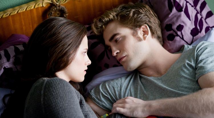 Bella és Edward románca lengi be a helyet.