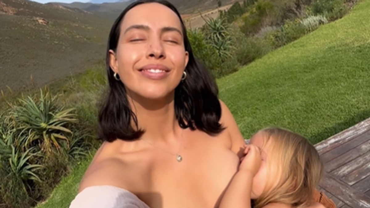 Majka doji ćerku od 4 godine i ne planira da prestane, ljudi besni