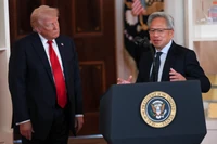 Imigrant z Tajwanu owinął sobie Trumpa wokół palca. I zmienił politykę USA