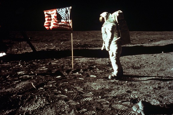 Tokom sletanja na Mesec, američki astronauti preživeli su PRAVU DRAMU: NASA kreće u novu misiju, a prva je izazvala kontroverze i optužbe da je LAŽIRANA