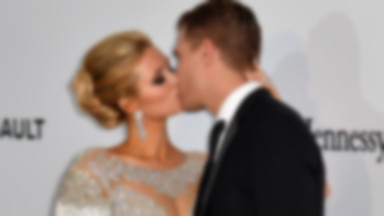 Paris Hilton się zaręczyła. Kim jest Chris Zylka?