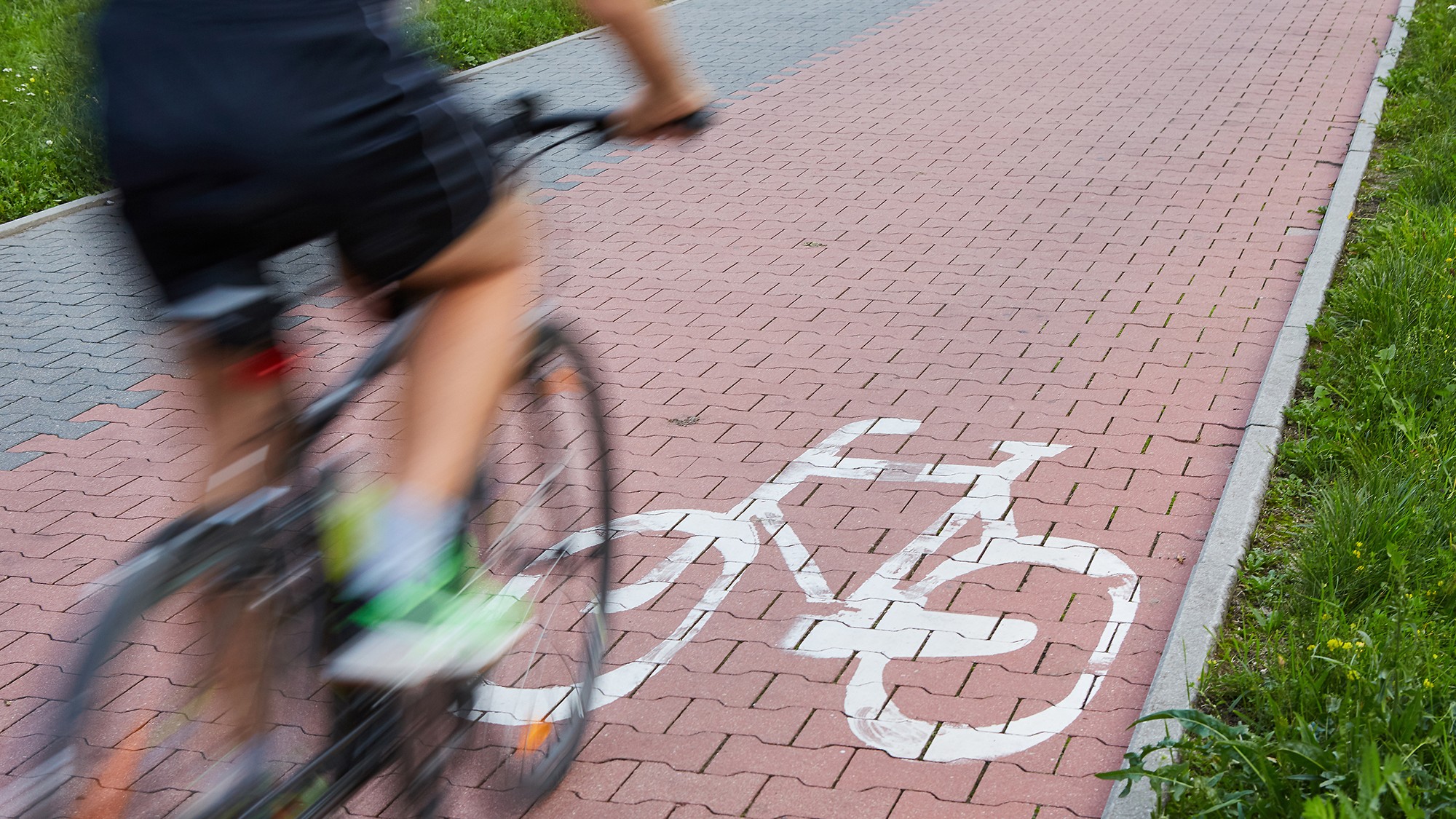 Kto Porusza Się Szybciej Rowerzysta Jadący Z Prędkością