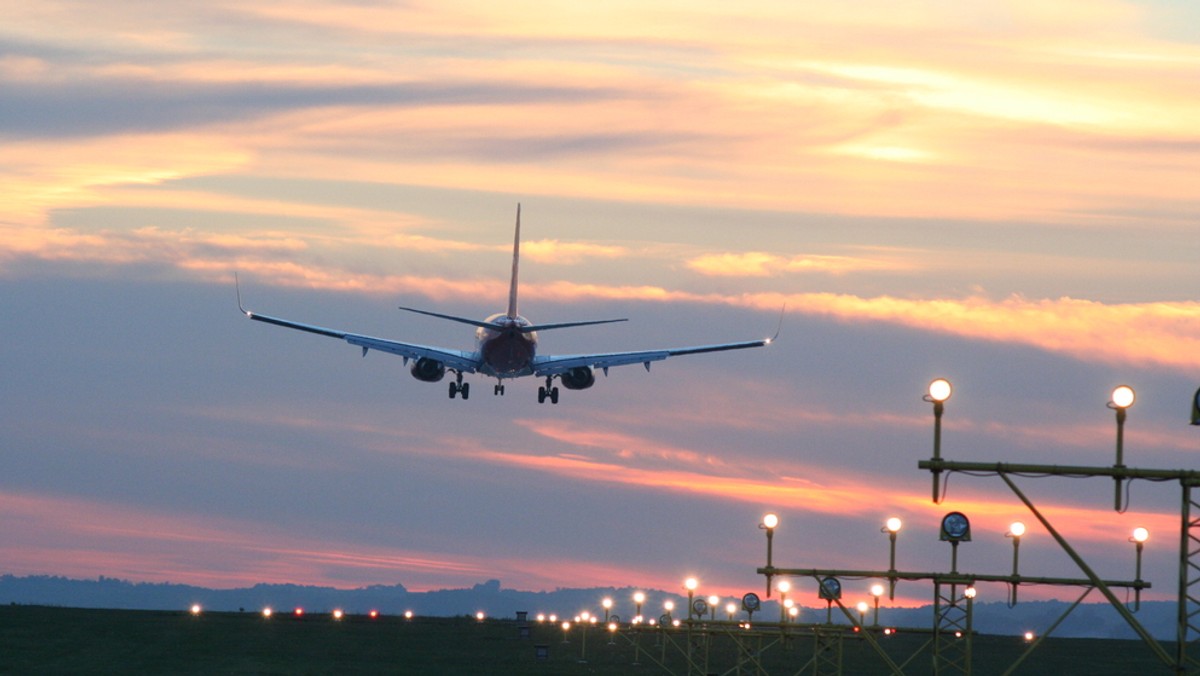 Linia lotnicza Wizz Air powiększy swoją bazę na Lotnisku Chopina w Warszawie o dodatkowy, szósty samolot i uruchomi cztery nowe trasy. W trzech nowych kierunkach będzie też można wybrać się z linią Ryanair z portu w Modlinie. Przewoźnicy zdradzili swoje plany na przyszły rok.