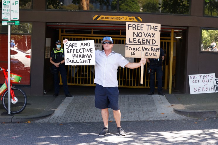 Novak Djokovics kiszabadult, százak ünnepelték Melbourne-ben. / Fotó: Getty Images