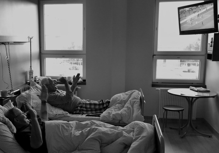 Autorem Zdjęcia Roku został Andrzej Grygiel z Polskiej Agencji Prasowej. Nagrodzona fotografia przedstawia pacjentów Oddziału Kardiologii Wojewódzkiego Szpitala Specjalistycznego nr 5
 im. Św. Barbary w Sosonowcu, którzy cieszą się z bramki strzelonej przez Polaków w meczu z Grecją podczas EURO 2012.
Zdjęcie zajęło również II miejsce w kategorii 