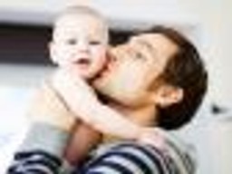 Nie dzielni ojcowie. Zarobki i model rodziny zniechęcają mężczyzn do przejęcia obowiązków matek