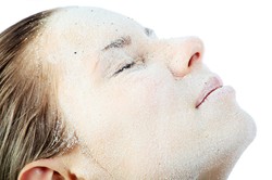 Pielęgnacja nie dla każdego? Fakty i mity na temat peelingu