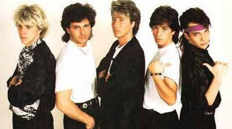 Flipper Öcsi 1987-ben alapította a Step együttest, most Popper Péter (balra) hívta meg a fiát zenélni a bandával