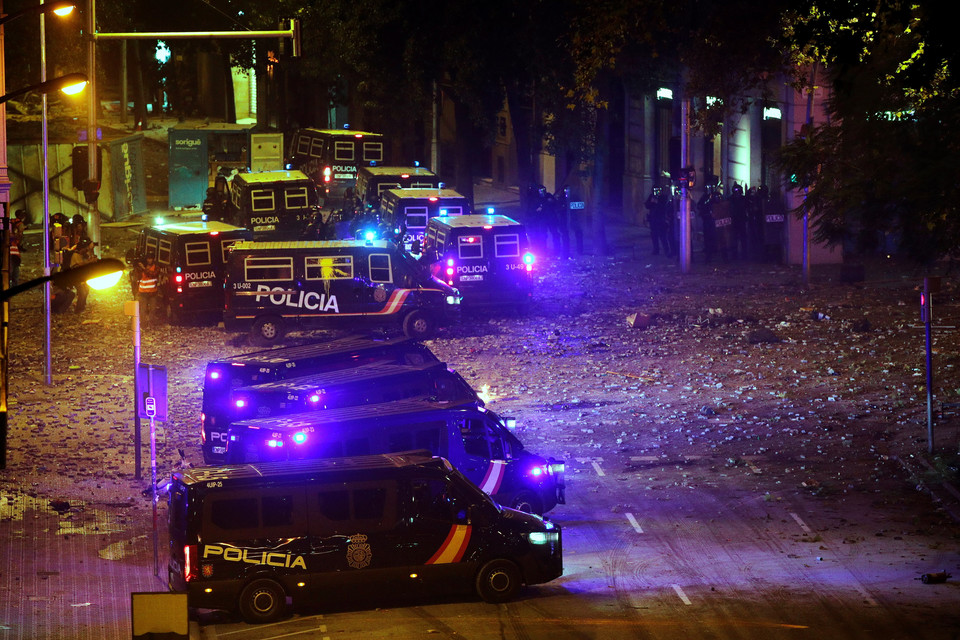 Protest i starcia z policją na ulicach Barcelony