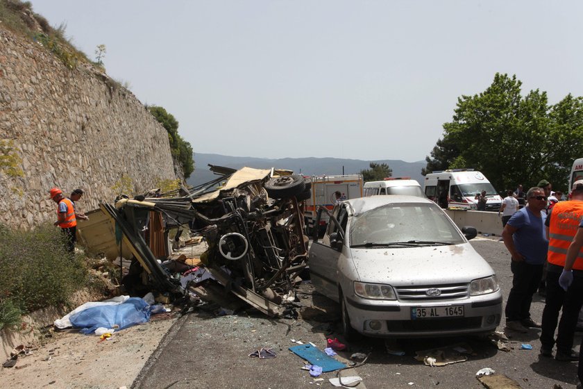 Autokar spadł w przepaść. Nie żyją 24 osoby