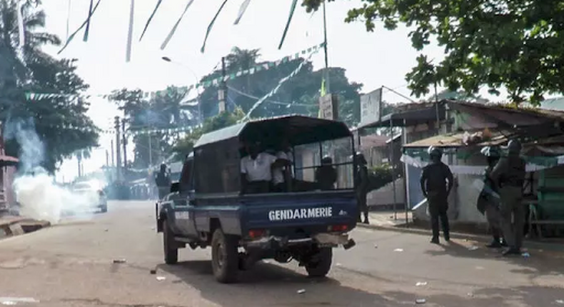 PRÉSIDENTIELLE EN GUINÉE : DES HEURTS À CONAKRY AVANT L’ANNONCE DES RÉSULTATS OFFICIELS