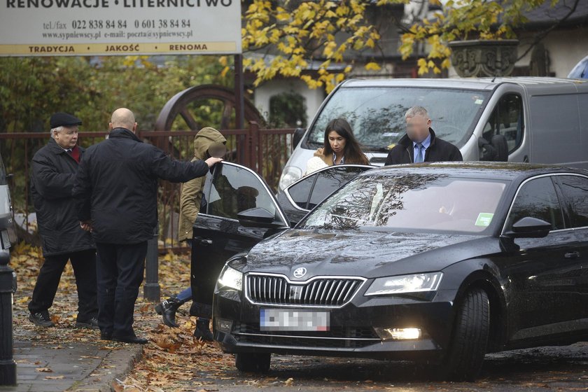 Marta Kaczyńska z wujkiem Jarkiem na cmentarzu