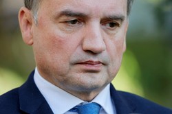 Chory Ziobro chce zeznawać przed komisjami śledczymi. Napisał w tej sprawie list do Hołowni