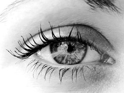 Oczy zdradzą miłość, nienawiść i dobre karty