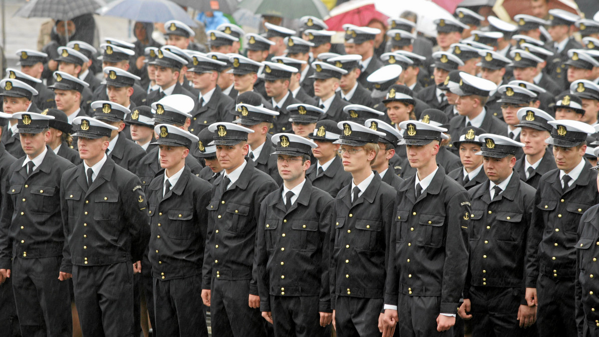 Szczecińska Akademia Morska ma nowe budynki. Zabudowania byłego Zespołu Szkół Technicznych i Morskich sprzedało uczelni za jeden procent ich wartości miasto - poinformowały służby prasowe magistratu. Dzięki nabytkowi powstaną nowe kierunki i specjalności.