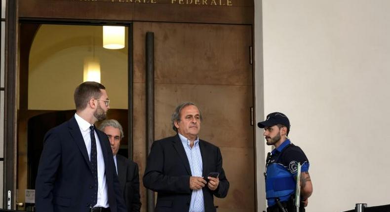 Michel Platini sortant du Tribunal 