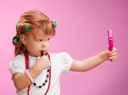 Lekarze ostrzegają: kosmetyki szkodzą dzieciom!