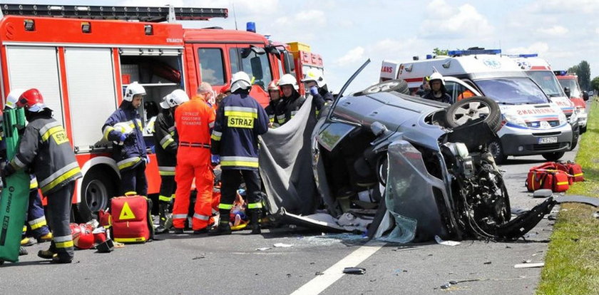 Kilkanaście dni walczyli o życie 7-latki. Zmarła dziewczynka ranna w wypadku