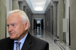 Schetyna lepszy w kupowaniu głosów? Miller o aferze w PO