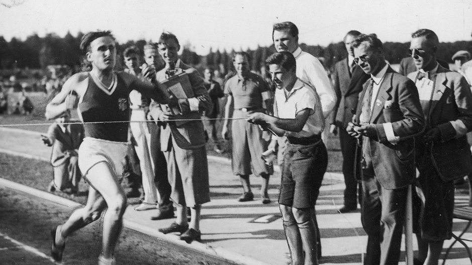 Twardy, nieustępliwy charakter często pomagał mu w sporcie i w życiu. Przed II wojną światową był jednym z najpopularniejszych, o ile nie najpopularniejszym sportowcem w Polsce.
