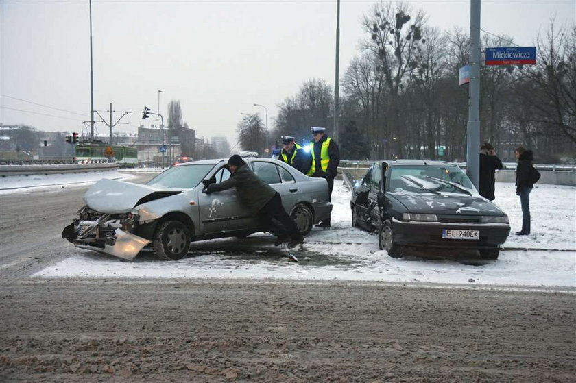 Spadł śnieg, padła Polska