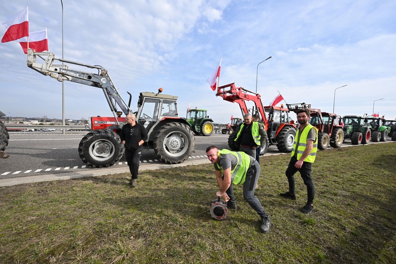 Protest rolników na trasie S7 w Jedlance