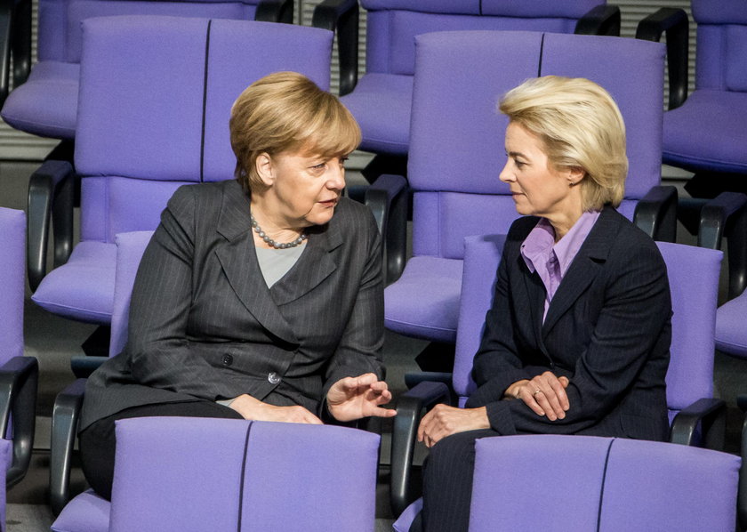 Ursula von der Leyen z Angelą Merkel