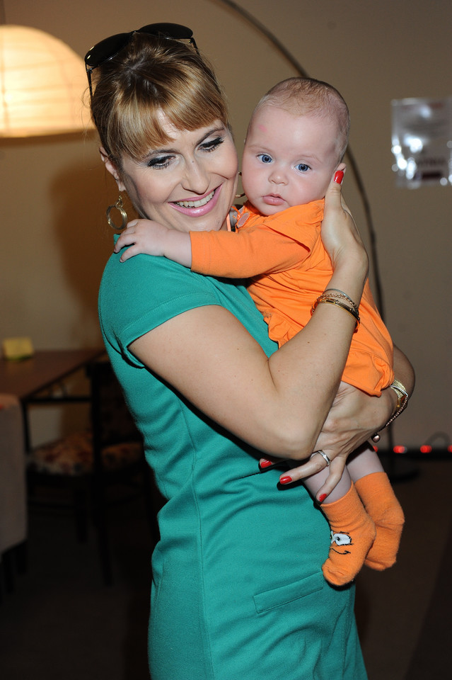Katarzyna Skrzynecka z córką Alikią / fot. MW Media