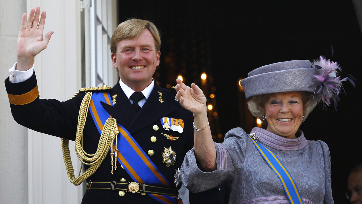 Królowa Holandii Beatrix ogłosiła w poniedziałek abdykację na rzecz swego syna, 45-letniego księcia Wilhelma Aleksandra. Obejmie on tron 30 kwietnia - dokładnie w 33. rocznicę inauguracji panowania Beatrix po abdykacji jej matki, królowej Juliany.