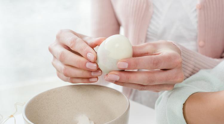 Ezekkel a trükkökkel a tojásokat villámgyorsan meg lehet hámozni Fotó: Getty Images