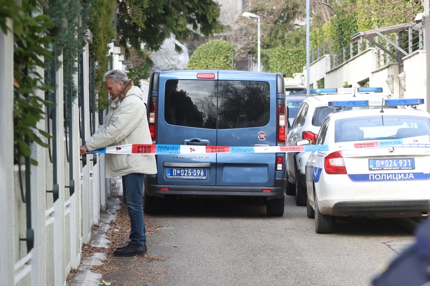 Kuća Zdravka Čolića bačena bomba
