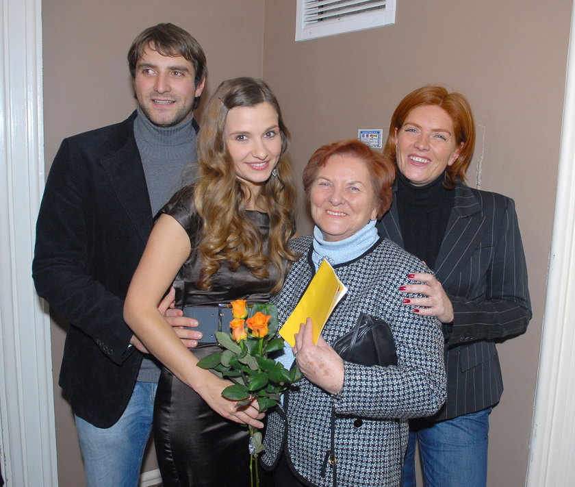 Joanna Koroniewska i Maciej Dowbor z mamą i babcią
