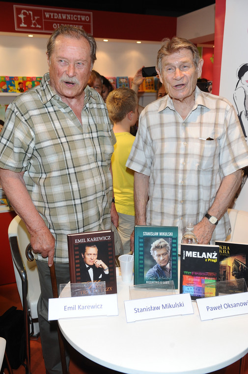 Stanisław Mikulski und Emil Karewicz auf der Warschauer Buchmesse im Mai 2014.