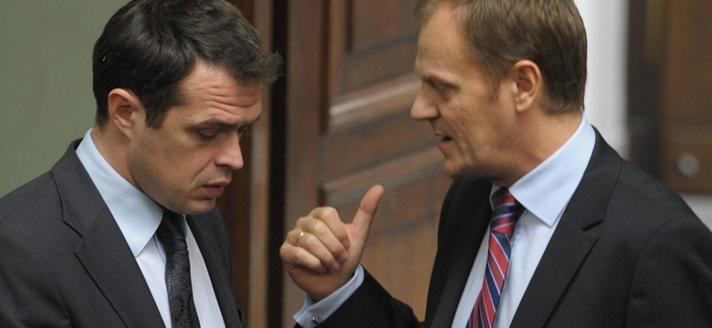 Co szepcze Nowak do ucha premiera