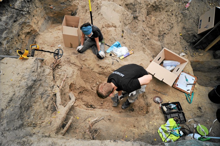 Ekshumacja ofiar komunizmu pochowanych na 'Łączce' na Powązkach