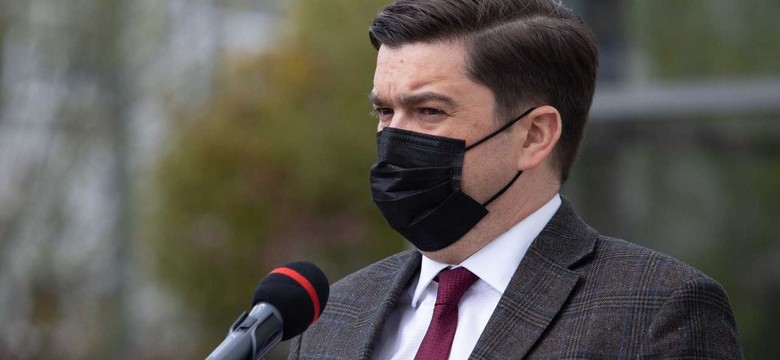Szczepienie czwartą dawką? Rzecznik resortu zdrowia o warunkach podjęcia decyzji