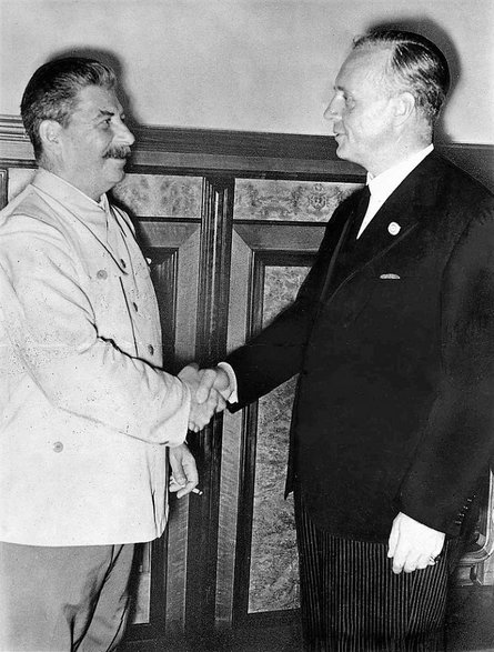 Józef Stalin i Joachim von Ribbentrop. Moskwa 23 sierpnia 1939