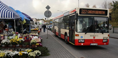 Jedziesz na groby bliskich? Wybierz się tam komunikacją miejską!