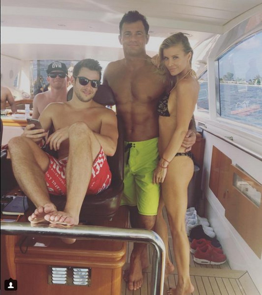 Joanna Krupa w bikini i Romain Zago na łodzi