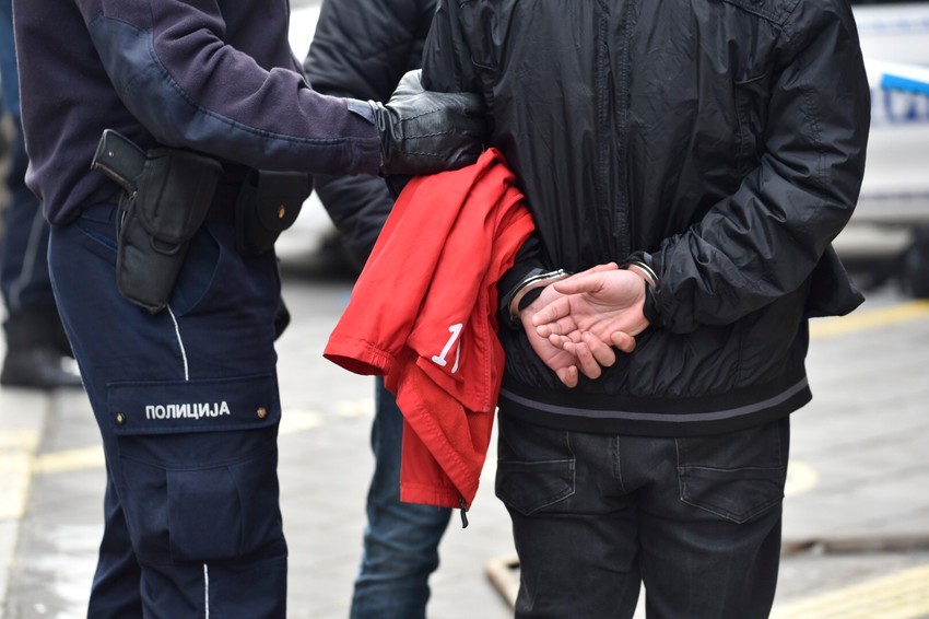 Policija je našla veliku količinu droge i uhapsila nekoliko mladića