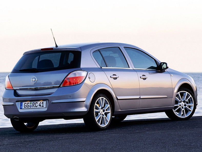 Opel Astra III vs. Kia Cee`d I tanie kompakty z dieslem