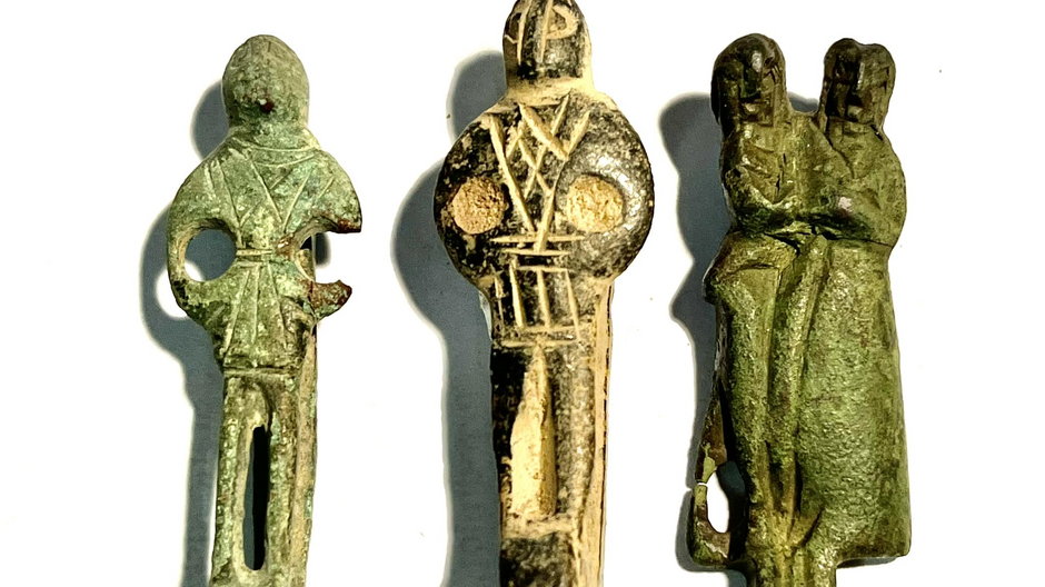 Późnośredniowieczne szlufki do zawieszania kluczy