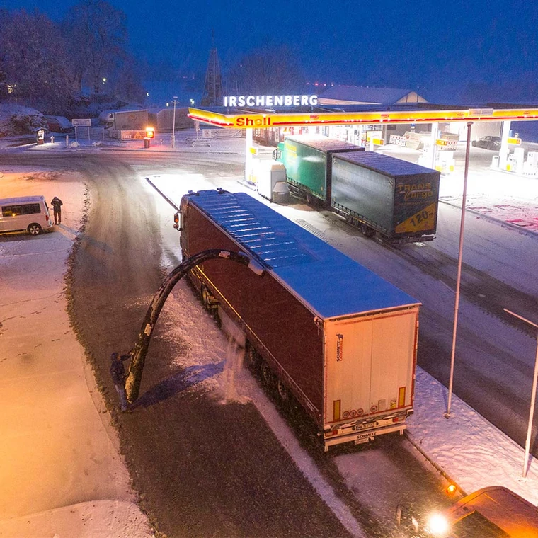 Niemcy wymyślili specjalną ściągaczkę do śniegu i lodu