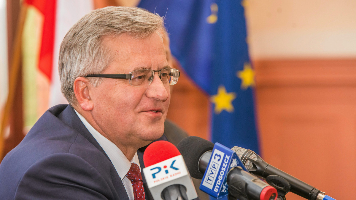 Były prezydent Bronisław Komorowski i jego żona Anna wprowadzili się do apartamentu na prestiżowym osiedlu na warszawskiej Pradze – informuje "Super Express".