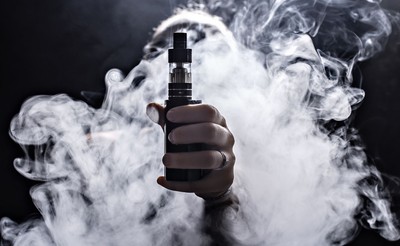 E-papierosy nie pomagają w rzucaniu nałogu tytoniowego [BADANIE]