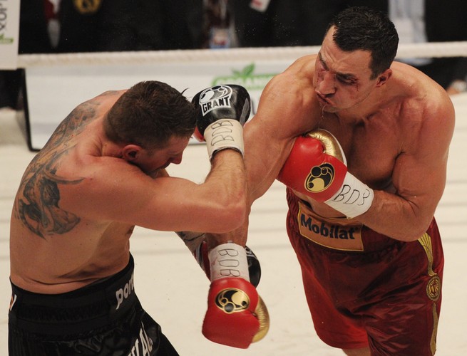 Zobacz jak Kliczko 'lał' Wacha. Polak jednak nie padł na deski