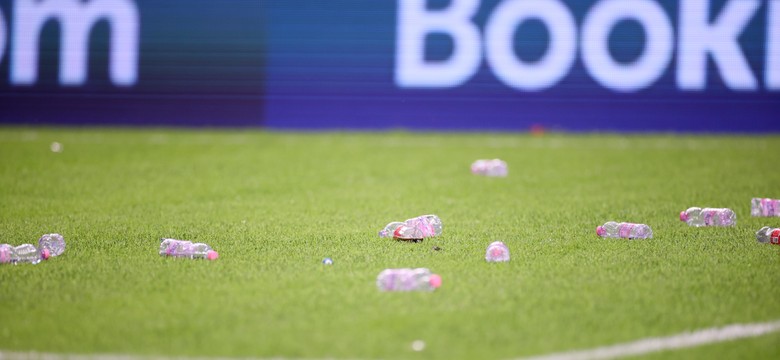 Albańscy kibice rzucali w polskich piłkarzy butelkami [WIDEO]