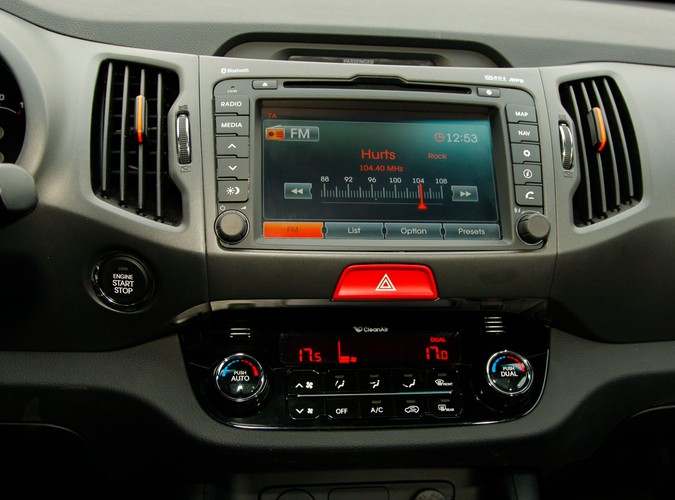 Nowa Kia Sportage to samochód, który swoimi atutami skusił już ponad 3300 Polaków. My sprawdziliśmy w teście wady i zalety tego modelu.