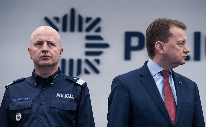Komendant główny policji Jarosław Szymczyk i szef MSWiA Mariusz Błaszczak