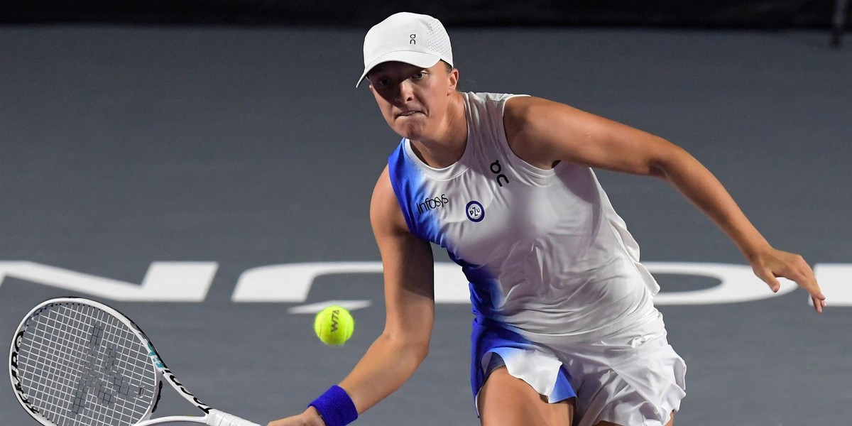 Iga Świątek "z przygodami" walczy o finał WTA Finals. 